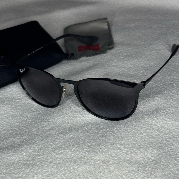 NWOT Ray-Ban Erika Polarized Sunglasses RB3539 Black Frame Gray Gradient Lenses - Picture 4 of 4